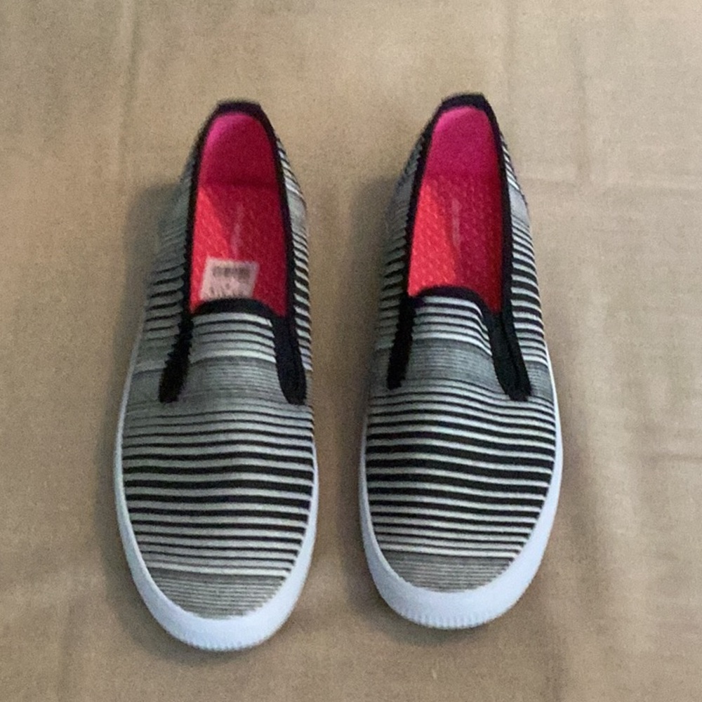 Women's City Sneaks Slip-On Shoes - Picture 3 of 7